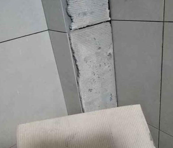正镶白旗瓷砖空鼓维修公司分享下厨房瓷砖脱落的补救措施。